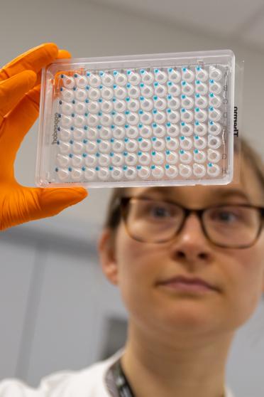 Dr Edyta Wojtowicz in the single-cell labs at the Earlham Institute