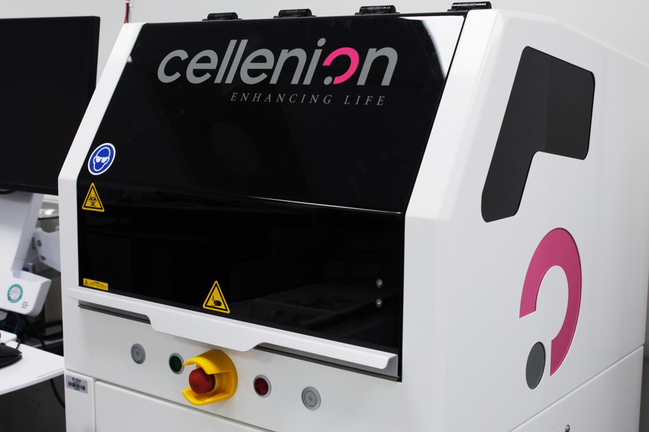 Photo of the Cellenion equipment