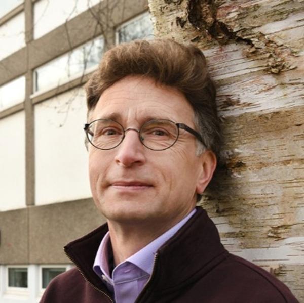 Headshot of Prof Andrew Millar