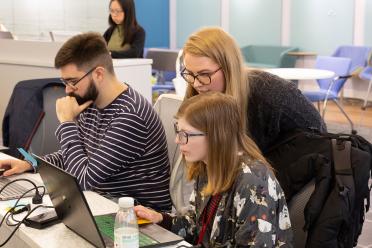 Dr Anita Scoones supporting delegates during our Advanced Single-Cell RNAseq computational workshop