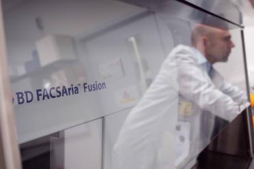 Platform Manager Andrew Goldson in the single-cell labs using the BD FACSAria Fusion