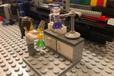 EI Brickopore LEGO sequencer genomics scientist 770