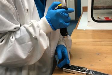 Emma Antarctic Adventure loading Nanopore MinION with DNA 1800