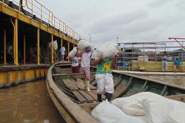 Loading The Boats 770